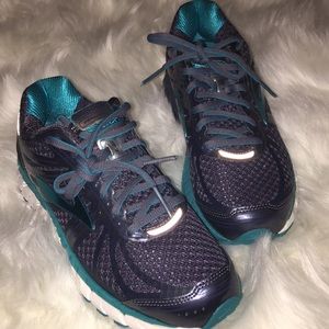 🌟SOLD🌟 New Brooks, Women Size 7